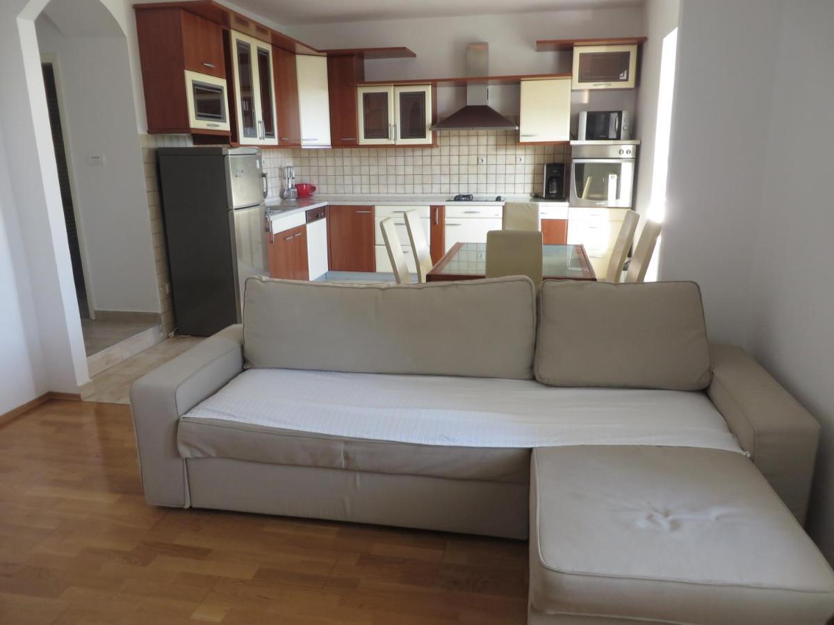 Apartments Tonka Пакоштане Екстер'єр фото