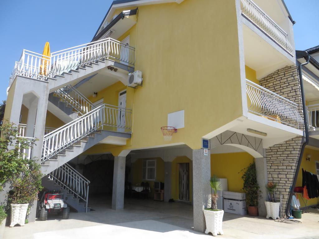 Apartments Tonka Пакоштане Екстер'єр фото