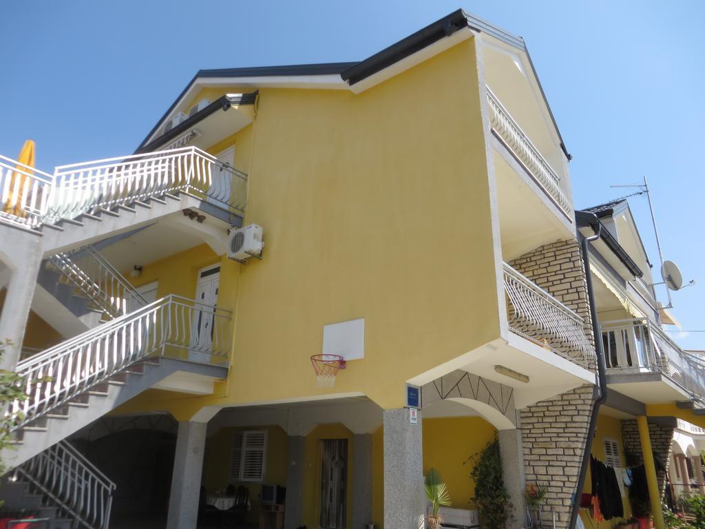 Apartments Tonka Пакоштане Екстер'єр фото