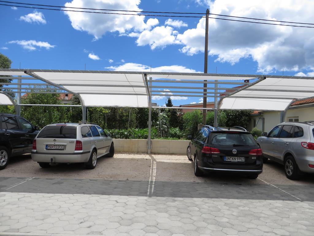 Apartments Tonka Пакоштане Екстер'єр фото
