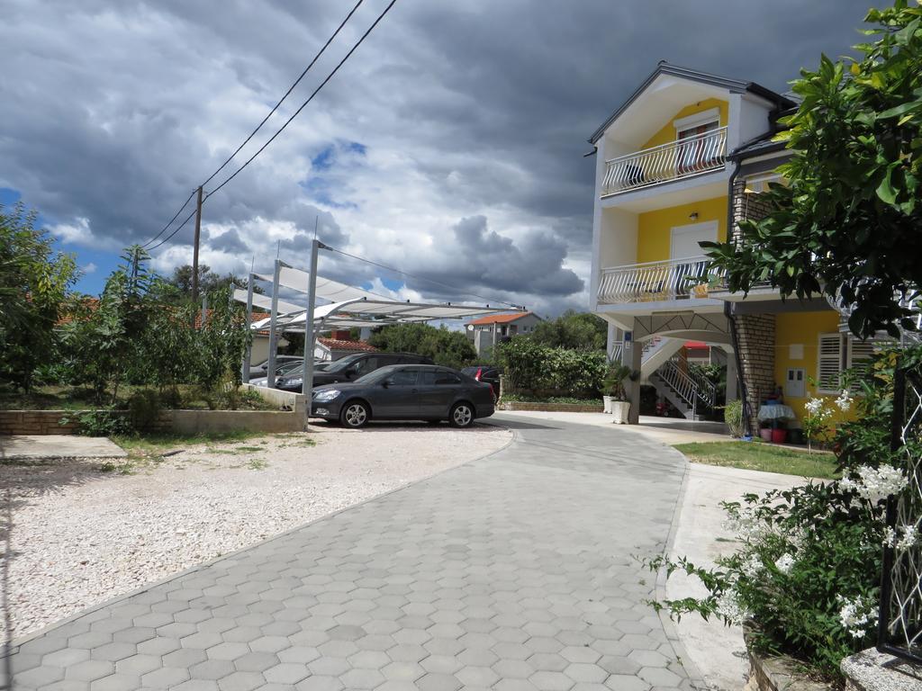 Apartments Tonka Пакоштане Екстер'єр фото